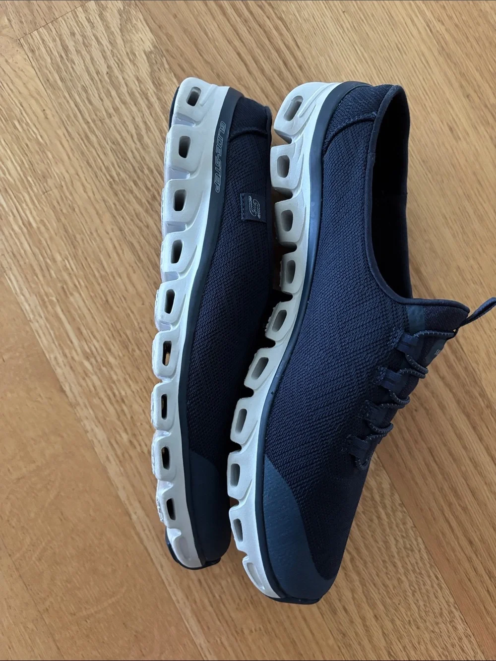 SKECHERS Glide-Step - size 9   (Style #104550 Navy)